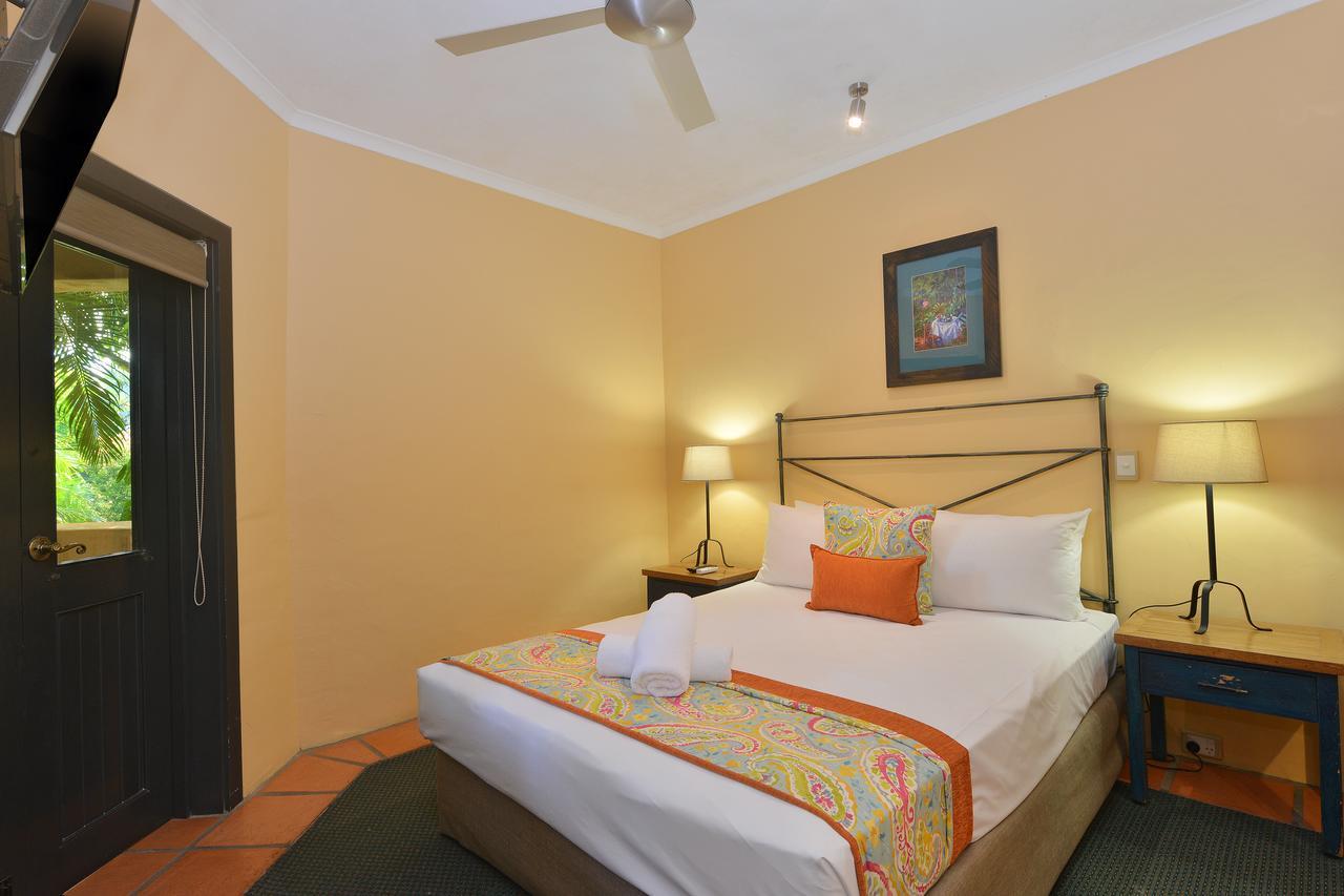 Seascape Apartments At Villa San Michele Port Douglas Kültér fotó
