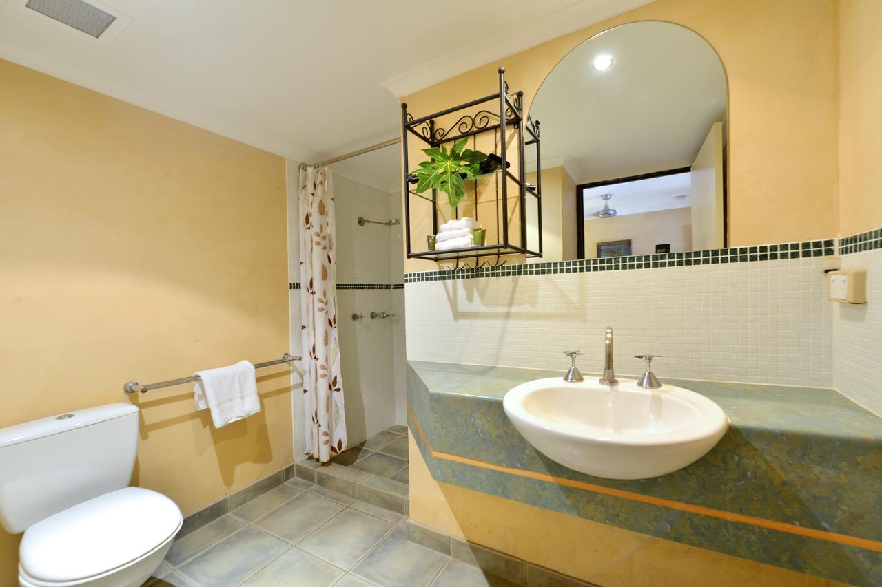 Seascape Apartments At Villa San Michele Port Douglas Kültér fotó
