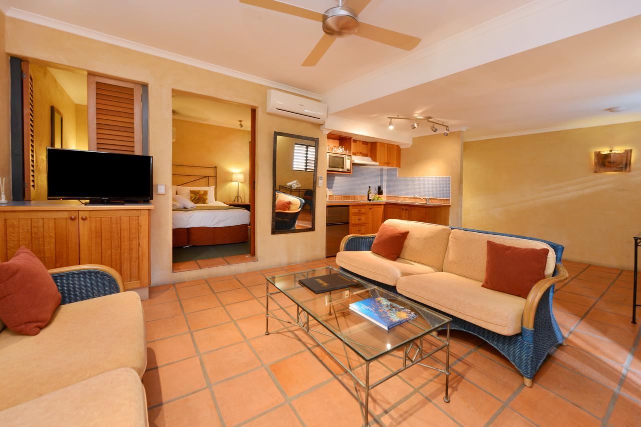 Seascape Apartments At Villa San Michele Port Douglas Kültér fotó