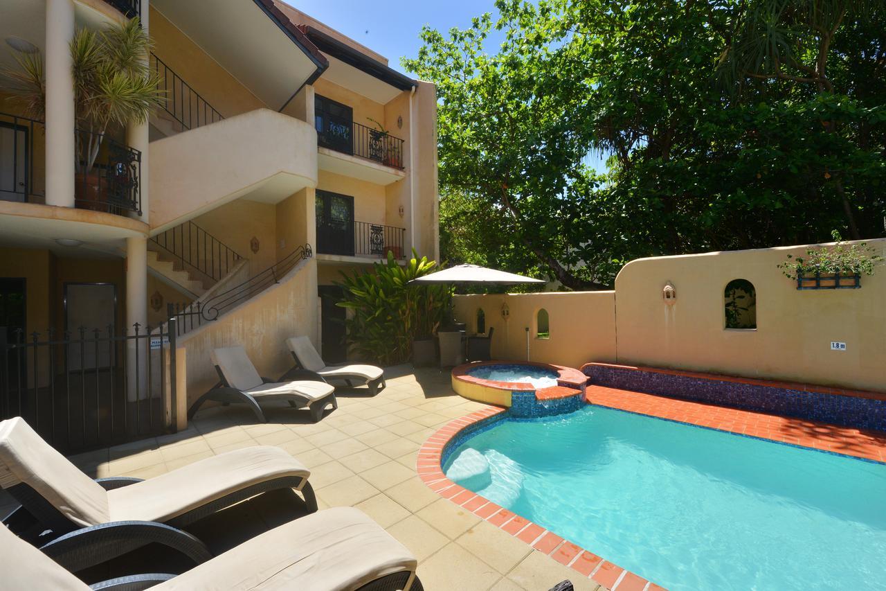 Seascape Apartments At Villa San Michele Port Douglas Kültér fotó