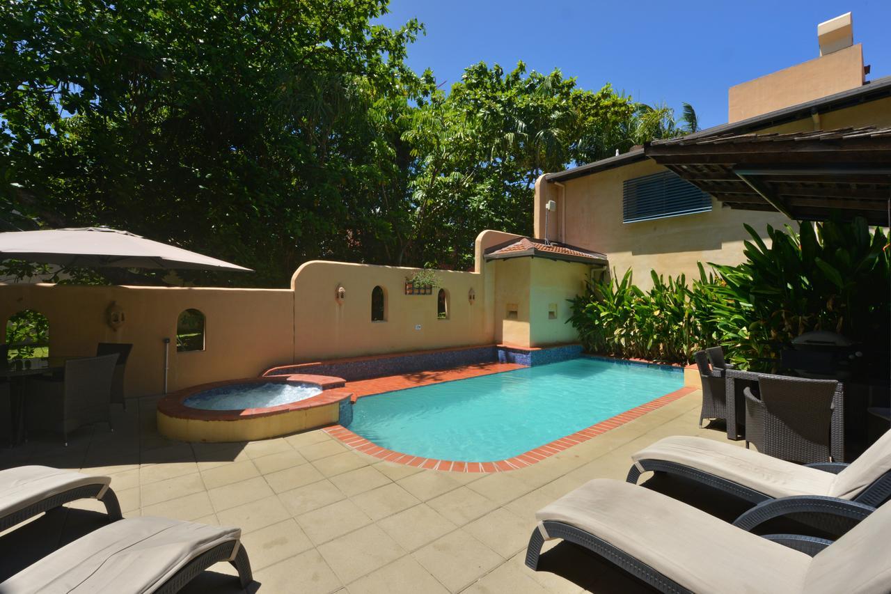 Seascape Apartments At Villa San Michele Port Douglas Kültér fotó