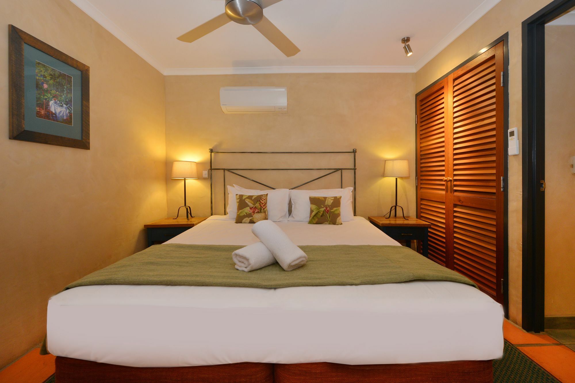 Seascape Apartments At Villa San Michele Port Douglas Kültér fotó